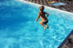 prix pour l'achat et l'installation d'une alarme de piscine
