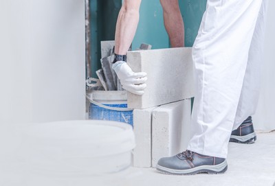 Chantier de pose des carreaux de plâtre
