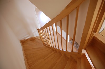 Chantier de un escalier en bois