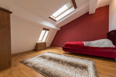 Chantier de pose d'une fenêtre de toit