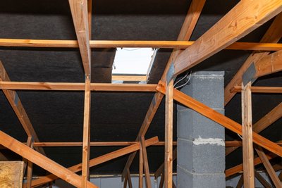 Chantier de fenêtre de toit fixe