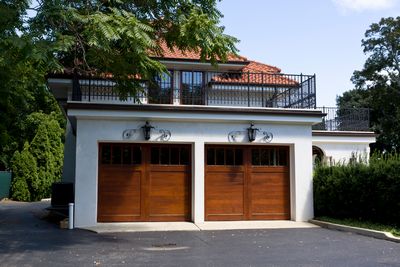Chantier de porte de garage battante
