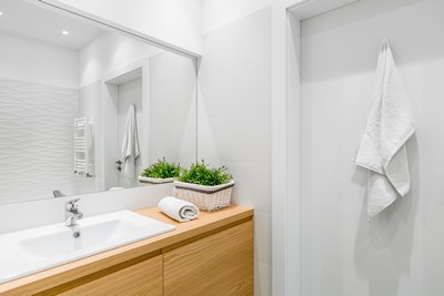 Chantier de pose d'une porte intérieure en pvc