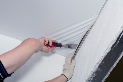 Chantier de plafond tendu, avantages, prix et pose