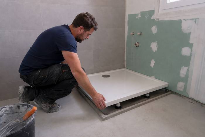 Rehausser un receveur de douche — illustration RenoMigo
