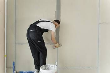 Bande de placo trop poncée : que faire ? : conseils et prix des travaux
