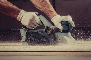 Comment choisir un rabot électrique ? : conseils et prix des travaux