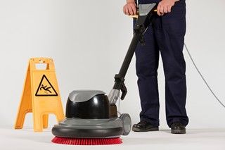 Comment choisir une monobrosse ? : conseils et prix des travaux