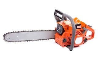 Comment choisir une tronçonneuse ? : conseils et prix des travaux