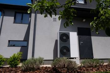 A quelle distance de vos voisins installer une PAC ? — guide RenoMigo A quelle distance de vos voisins installer une PAC ? : conseils et prix des travaux