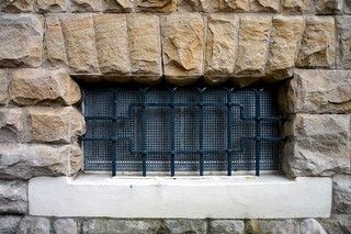 Comment améliorer la ventilation d'un sous-sol ? — guide RenoMigo Comment améliorer la ventilation d'un sous-sol ? : conseils et prix des travaux