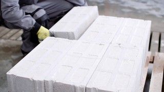 Airium, une mousse minérale isolante : conseils et prix des travaux